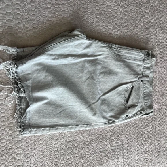 American Eagle gray distressed denim shorts - Picture 3 of 4
